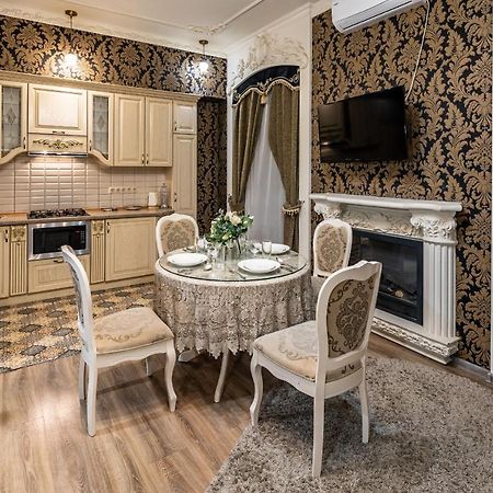 Classic Royal Central Apartment. Balcony And A/C Lviv Exterior foto