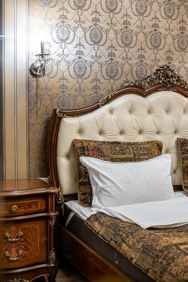 Classic Royal Central Apartment. Balcony And A/C Lviv Exterior foto