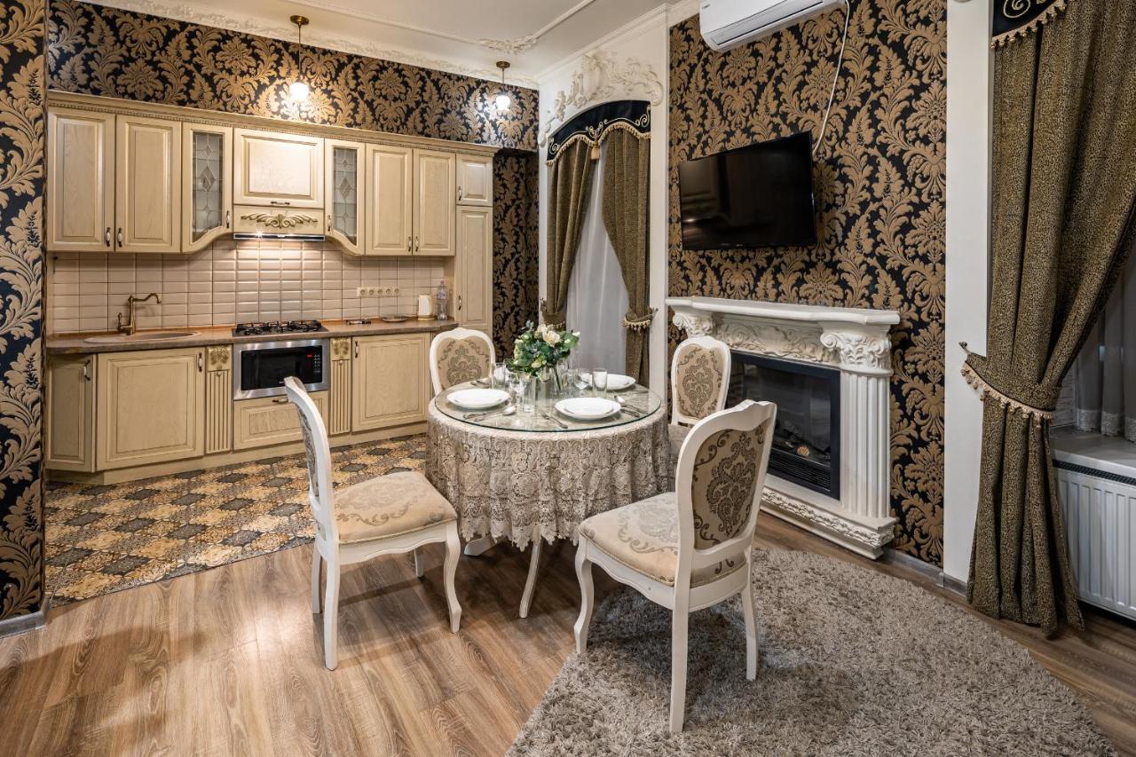 Classic Royal Central Apartment. Balcony And A/C Lviv Exterior foto