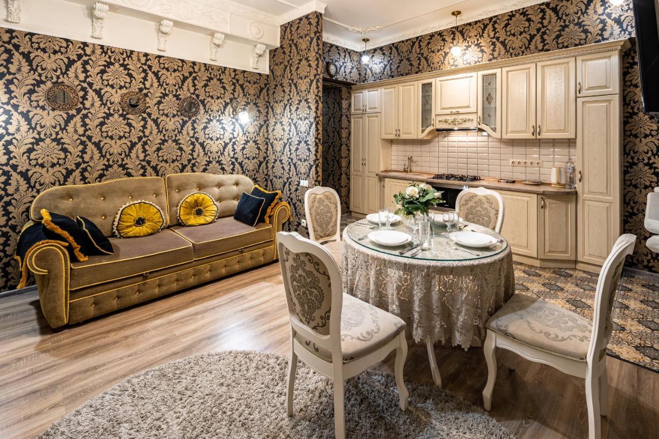 Classic Royal Central Apartment. Balcony And A/C Lviv Exterior foto