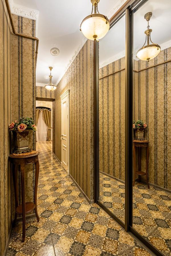 Classic Royal Central Apartment. Balcony And A/C Lviv Exterior foto