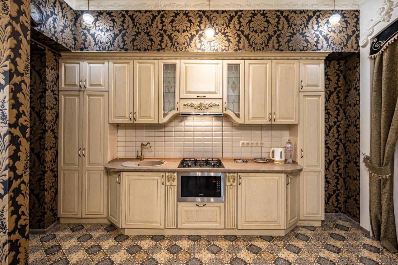 Classic Royal Central Apartment. Balcony And A/C Lviv Exterior foto